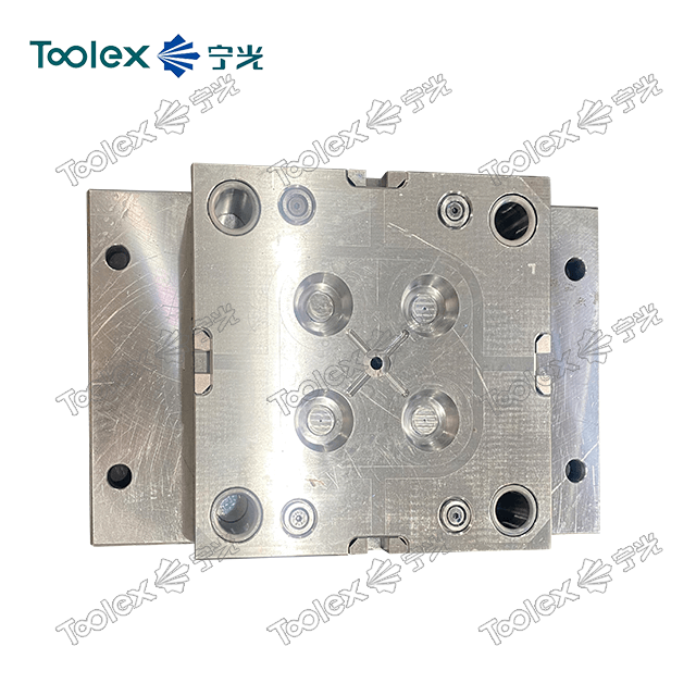 Injection mould for cover